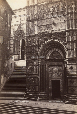 FVQ-F-029831-0000 - Particolare della facciata del Battistero, Siena - Data dello scatto: 1855 - Archivi Alinari, Firenze