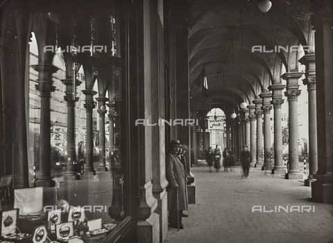 FVQ-F-029882-0000 - Arcades of Via Barbaroux in Turin - Date of photography: 1930-1940 ca. - Alinari Archives, Florence