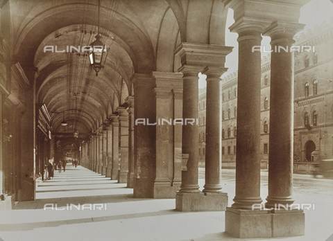 FVQ-F-029883-0000 - Porches in front of the Caserma Cernaia, Turin - Date of photography: 06/10/1926 - Alinari Archives, Florence