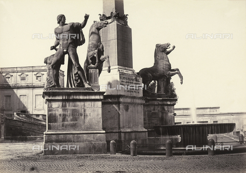FVQ-F-034275-0000 - La base dell'obelisco con la Fontana di Monte Cavallo in Piazza del Quirinale a Roma - Data dello scatto: 1860 ca. - Archivi Alinari, Firenze