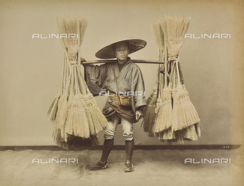 FVQ-F-040235-0000 - Young Japanese who carries a shoulder of sorghum brooms - Date of photography: 1885-1895 - Alinari Archives, Florence