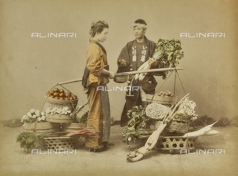 FVQ-F-040260-0000 - Japanese young couple with baskets full of fruit and vegetables - Date of photography: 1885-1895 - Alinari Archives, Florence
