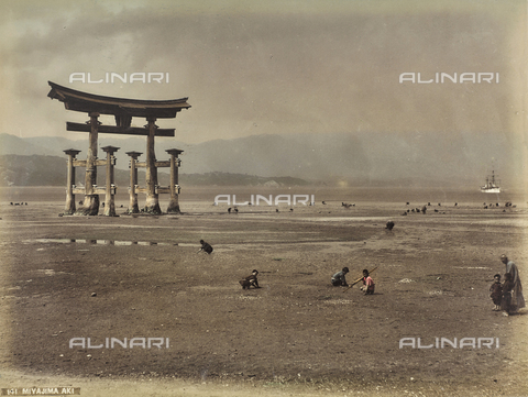 FVQ-F-040261-0000 - View of Miyajima in the province of Aki in Japan: the beach and a Torii, Shinto portal - Date of photography: 1885-1895 - Alinari Archives, Florence