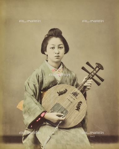 FVQ-F-040295-0000 - Young geisha with a lute - Date of photography: 1885-1895 - Alinari Archives, Florence