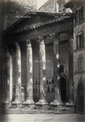 FVQ-F-043577-0000 - "Tempio di Minerva nel Foro di Assisi" - Data dello scatto: 1862 - Archivi Alinari, Firenze