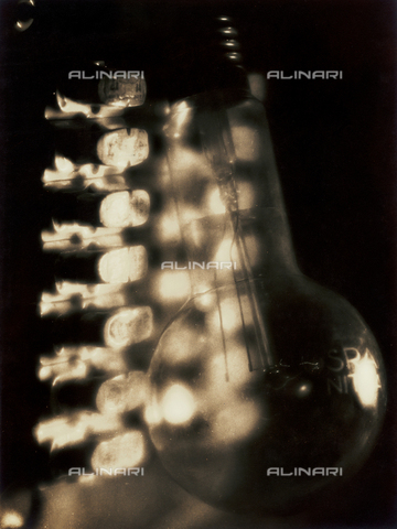 FVQ-F-045718-0000 - "Lampadina elettrica" - Data dello scatto: 1935 - Archivi Alinari, Firenze