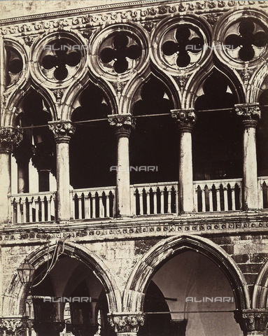 FVQ-F-050287-0000 - Particolare architettonico di un edificio a Venezia - Data dello scatto: 1860-1865 ca. - Archivi Alinari, Firenze