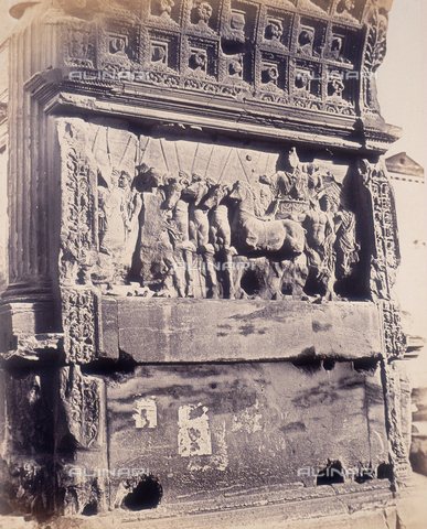 FVQ-F-050363-0000 - Bassorilievo della quadriga imperiale all'interno dell'Arco di Tito a Roma - Data dello scatto: 1855 ca. - Archivi Alinari, Firenze