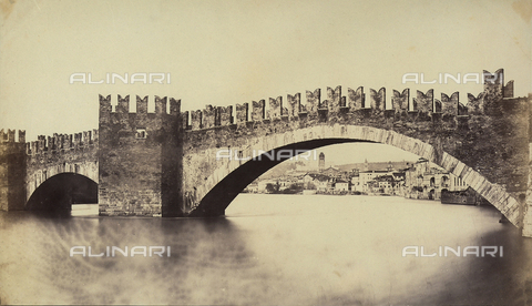 FVQ-F-065172-0000 - Il Ponte degli Scaligeri a Verona - Data dello scatto: 1855-1858 ca. - Archivi Alinari, Firenze