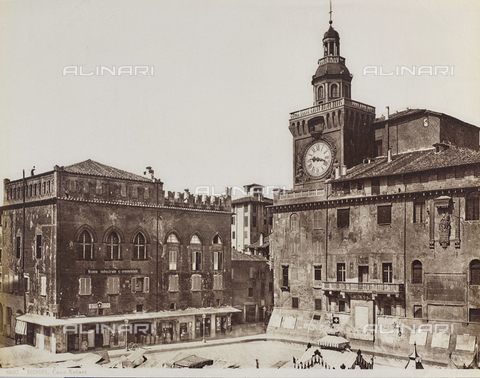 FVQ-F-077382-0000 - Palazzo d'Accursio con la Torre dell'Orologio, piazza Maggiore, Bologna - Data dello scatto: 1870-1880 - Archivi Alinari, Firenze