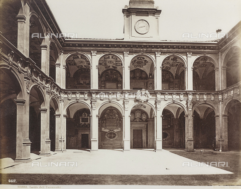 FVQ-F-077386-0000 - Chiostro dell' Archiginnasio di Bologna - Data dello scatto: 1870-1880 - Archivi Alinari, Firenze