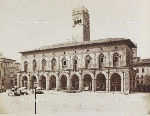 FVQ-F-077392-0000 - Palazzo Podestà, piazza Maggiore, Bologna - Data dello scatto: 1870-1880 - Archivi Alinari, Firenze