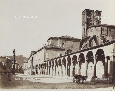 FVQ-F-077402-0000 - il portico di San Francesco e la colonna dell'Immacolata, Bologna - Data dello scatto: 1870-1880 - Archivi Alinari, Firenze