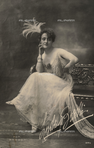 FVQ-F-082063-0000 - Ritratto dell'attrice italiana Lyda Borelli (1887-1959); cartolina - Data dello scatto: 1910-1918 - Archivi Alinari, Firenze
