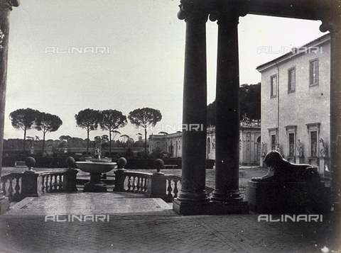 FVQ-F-141070-0000 - Scorcio del giardino di Villa Medici, a Roma, ripreso dal porticato della villa - Data dello scatto: 1855 ca. - Archivi Alinari, Firenze