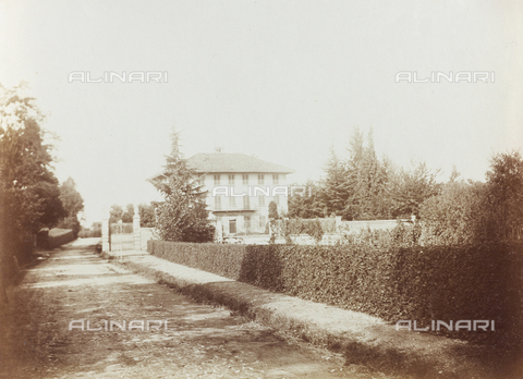 FVQ-F-141458-0000 - View of a villa; the support contains the indication "Villa Cantù" - Date of photography: 1920-1930 - Alinari Archives, Florence