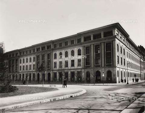 FVQ-F-145990-0000 - Una scuola elementare in via Leonardo da Vinci, Milano - Data dello scatto: 1940-1945 - Archivi Alinari, Firenze