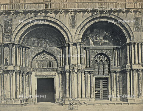 FVQ-F-147819-0000 - I portali laterali di sinistra della Basilica di San Marco a Venezia - Data dello scatto: 1860-1870 - Archivi Alinari, Firenze