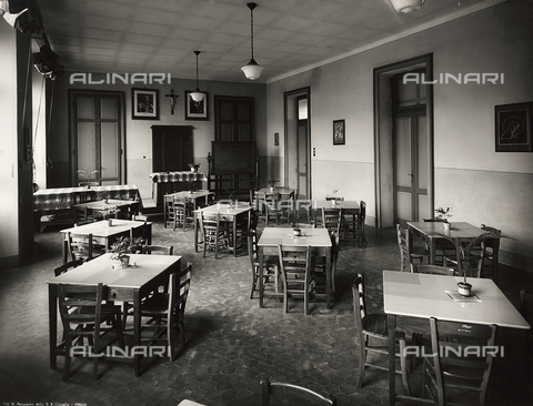 FVQ-F-149005-0000 - Sala da pranzo della scuola elementare in via Leonardo da Vinci, Milano - Data dello scatto: 1940-1945 - Archivi Alinari, Firenze