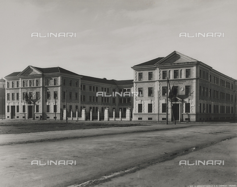 FVQ-F-149009-0000 - La scuola elementare "Luigi Cadorna" in via Carlo Dolci, Milano - Data dello scatto: 1940-1950 - Archivi Alinari, Firenze