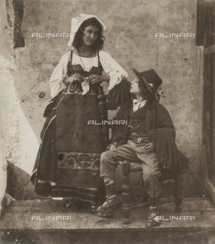 FVQ-F-149968-0000 - Un bambino seduto vicino ad una giovane donna. Entrambi indossano abiti tradizionali laziali. - Data dello scatto: 1852 - 1854 - Archivi Alinari, Firenze
