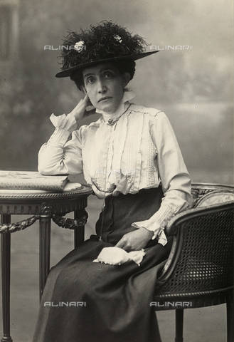FVQ-F-157561-0000 - Ritratto femminile - Data dello scatto: 1910 ca. - Archivi Alinari, Firenze