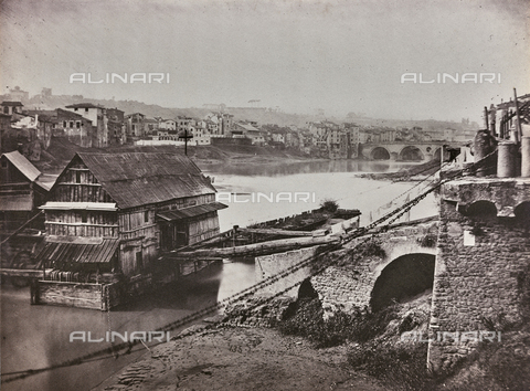 FVQ-F-158674-0000 - Mulini da grano sul Tevere ripresi dall'isola Tiberina, Roma. Sullo sfondo Ponte Sisto - Data dello scatto: 1871 - Archivi Alinari, Firenze