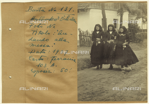 FVQ-F-169854-0000 - Donne ungheresi di àrhalom - Data dello scatto: 1937 - Archivi Alinari, Firenze