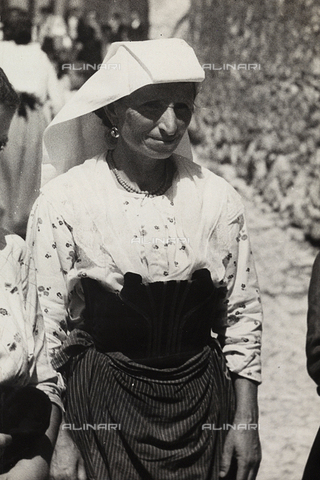 FVQ-F-169899-0000 - Donna ciociara - Data dello scatto: 09/1936 - Archivi Alinari, Firenze