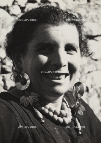 FVQ-F-169903-0000 - Donna ciociara - Data dello scatto: 1937 - Archivi Alinari, Firenze