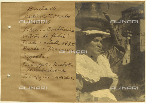 FVQ-F-169964-0000 - "Contadina vestita di festa" - Data dello scatto: 1935 - archivio Edith Arnaldi / Archivi Alinari, Firenze