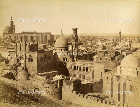 FVQ-F-206727-0000 - Le tombe dei Mammelucchi, conservata all'interno della cosiddetta Città dei Morti, al Cairo in Egitto - Data dello scatto: 1870 - 1880 - Archivi Alinari, Firenze