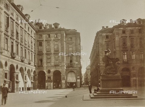 FVQ-F-209019-0000 - Statue of Amadeus VI in the Town Hall Square in Turin - Date of photography: 29/09/1924 - Alinari Archives, Florence