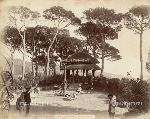 FVQ-F-220037-0000 - La giostra all'interno del parco di Villa Pallavicini Durazzo a Pegli, Genova - Data dello scatto: 1890 ca. - Archivi Alinari, Firenze