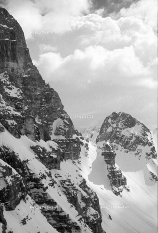 GBA-S-000178-0013 - Paesaggio di montagna innevato, Cortina d'Ampezzo - Data dello scatto: 06/02-27/02/1941 - Archivi Alinari, Firenze