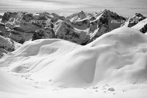 GBA-S-000178-0025 - Paesaggio di montagna innevato, Cortina d'Ampezzo - Data dello scatto: 06/02-27/02/1941 - Archivi Alinari, Firenze