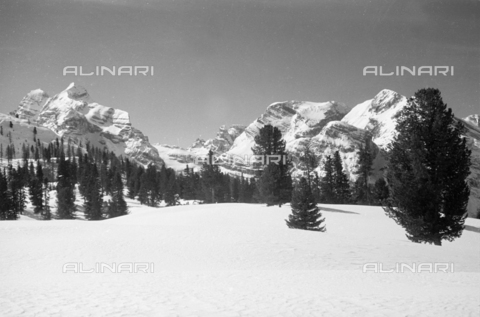 GBA-S-000178-0035 - Paesaggio di montagna innevato, Cortina d'Ampezzo - Data dello scatto: 06/02-27/02/1941 - Archivi Alinari, Firenze