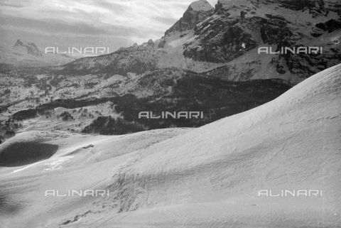 GBA-S-000178-0037 - Paesaggio di montagna innevato, Cortina d'Ampezzo - Data dello scatto: 06/02-27/02/1941 - Archivi Alinari, Firenze