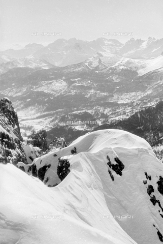 GBA-S-000178-0043 - Paesaggio di montagna innevata, Cortina d'Ampezzo - Data dello scatto: 06/02-27/02/1941 - Archivi Alinari, Firenze