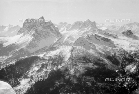 GBA-S-000178-0044 - Veduta di montagne innevate, Cortina d'Ampezzo - Data dello scatto: 06/02-27/02/1941 - Archivi Alinari, Firenze