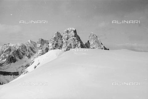 GBA-S-000178-023A - Veduta di paesaggio di montagna innevato, Cortina d'Ampezzo - Data dello scatto: 06/02-27/02/1941 - Archivi Alinari, Firenze