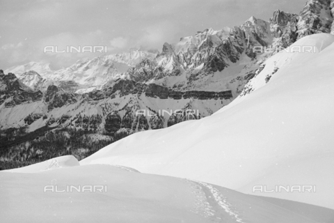 GBA-S-000178-024A - Veduta di paesaggio di montagna innevato, Cortina d'Ampezzo - Data dello scatto: 06/02-27/02/1941 - Archivi Alinari, Firenze