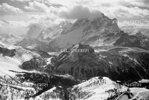 GBA-S-000180-0045 - Paesaggio di montagna innevato, Cortina d'Ampezzo - Data dello scatto: 23/03-24/04/1941 - Archivi Alinari, Firenze