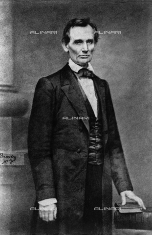 GBB-F-002103-0000 - 1860, 27 february, USA : The U.S.A. President ABRAHAM LINCOLN (Big South Fork, KY, 1809 - Washington 1865). Photo by (ca. 1823 - 1896). candidate for U.S. president, three-quarter length portrait, before delivering his Cooper Union address in New York City - © ARCHIVIO GBB / Archivi Alinari