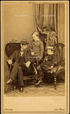 GBB-F-002138-0000 - 1861, USA : Willie and Tad Lincoln, sons of President Abraham Lincoln, with their cousin Lockwood Todd. President The U.S.A. ABRAHAM LINCOLN (Big South Fork, KY, 1809 - Washington 1865). - © ARCHIVIO GBB / Archivi Alinari
