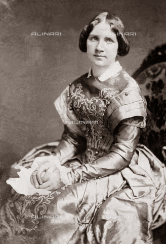 GBB-F-007470-0000 - 1850, 14 september, NEW YORK, USA: The most celebrated swedish singer soprano JENNY LIND (1820 1887), often known as the Swedish Nightingale and one of most beautiful woman of XIX Century.1850. One of the most highly regarded singers of the 19th century, undertook an extraordinarily popular concert tour of America beginning in 1850 organzied by famous manager and Circus showman P. T. Barnum, in 93 large-scale concerts around U.S. She toured Denmark where, in 1843 writer Hans Christian Andersen met and fell in love with her. Although the two became good friends, she did not reciprocate his romantic feelings. Lind was adored by famous composer like Robert Schumann, Hector Berlioz, Giuseppe Verdi and most importantly for her Felix Mendelssohn - © ARCHIVIO GBB / Archivi Alinari