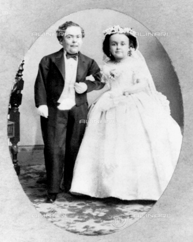 GBB-F-008861-0000 - 1864, NEW YORK, USA: The american General TOM THUMB (1838-1883), born Charles Sherwood Stratton , the P.T. Barnum 's Circus famed midget. In this photo with wife LAVINIA WARREN (1841-1919) born Mercy Lavinia Warren Bumpus, the day of wedding in the Saint James Hall, New York - © ARCHIVIO GBB / Archivi Alinari