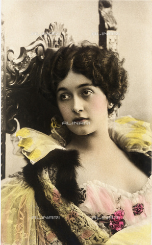 GBB-F-009320-0000 - La soprano Lina Cavalieri (1874-1944) interprete delle opere liriche "Tosca e "Manon Lescaut" di Giacomo Puccini - Data dello scatto: 1906-1910 - © ARCHIVIO GBB / Archivi Alinari