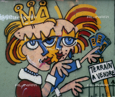 GRA-F-000066-0000 - Due figure femminili e un cartello dal titolo "Terrain a vendre" (Terreno in vendita), Graffiti & Wall Art sul Muro di Berlino, abbattuto a partire dalla notte del 9 Novembre del 1989 - Data dello scatto: 1987 - Francesco e Alessandro Alacevich / Gremese Archivio/Archivi Alinari