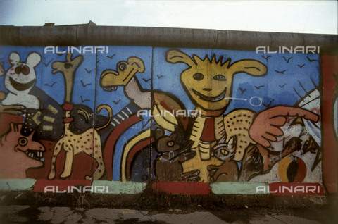 GRA-F-000067-0000 - Animali, opera di Christophe Bouchet e Thierry Noir. Graffiti & Wall Art sul Muro di Berlino, abbattuto a partire dalla notte del 9 Novembre del 1989 - Data dello scatto: 1987 - Francesco e Alessandro Alacevich / Gremese Archivio/Archivi Alinari